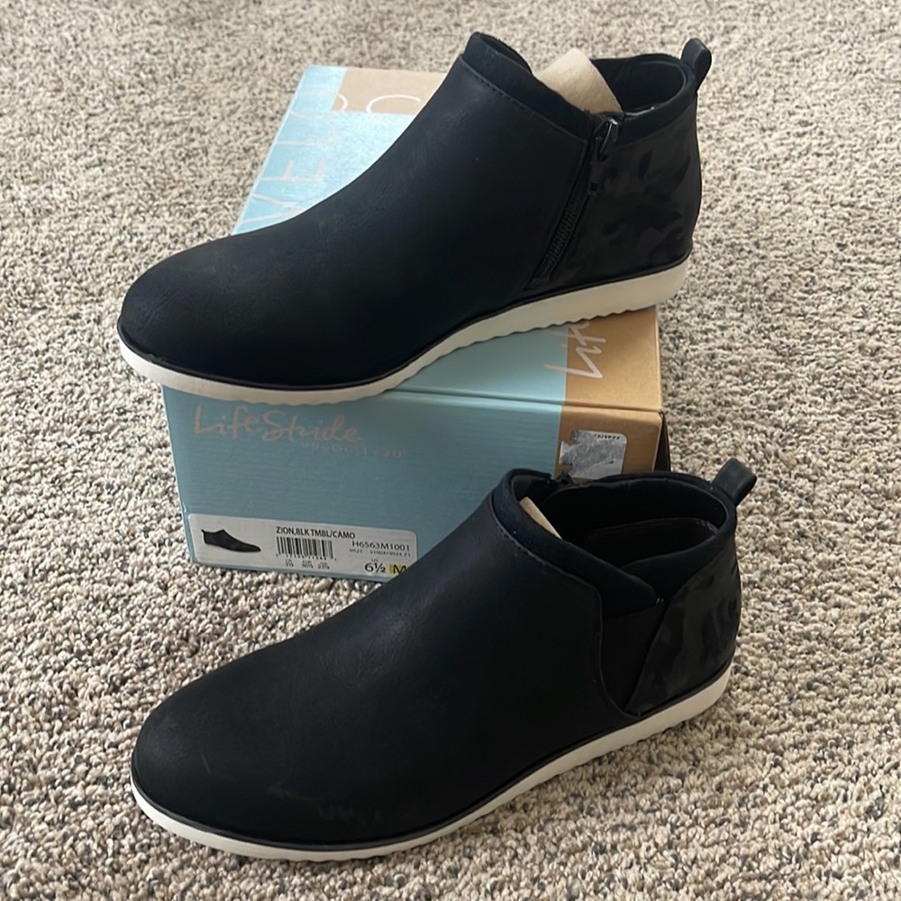 NiB LifeStride Black Zion Sneaker Booties size 6.5